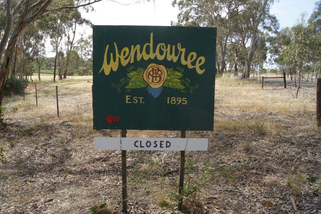 The sign to Wendouree Cellars established 1895